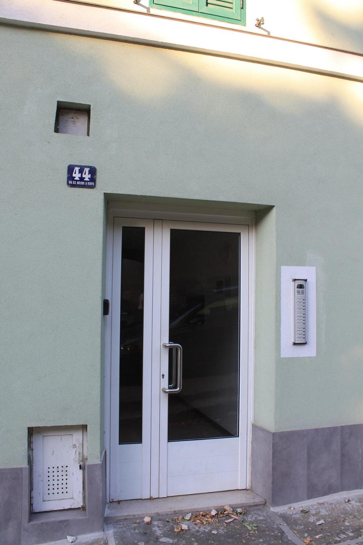 Terrace44 Oasi Di Pace E Relax Nel Cuore Di Trieste Luaran gambar